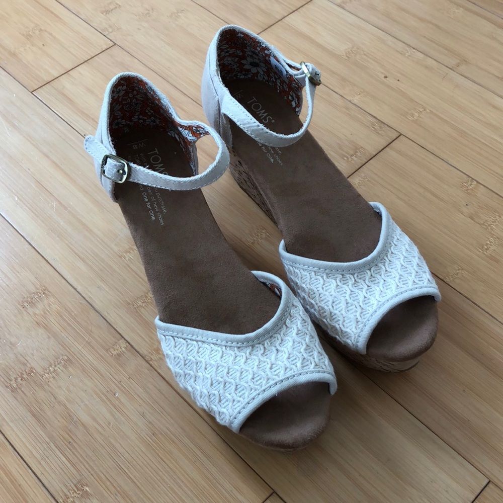 Toms Cream Colored Cork Wedges 8W